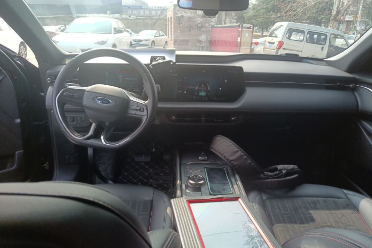 Used Ford Mondeo 2023 EcoBoost 180 Comfort Model Center Console