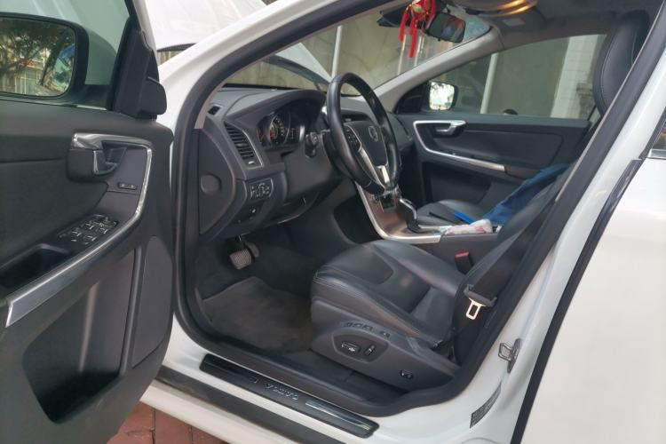 Used Volvo XC60 2016 T5 Smart Upgrade Model
