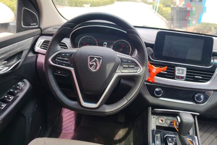 Used Baojun 730 2017 1.5T DCT Flagship Model 7 Seats China V Emission Standard Steering Wheel