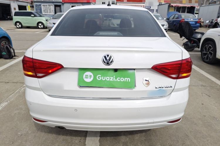 Used Volkswagen Lavida 2015 1.6L Automatic Comfort Edition
