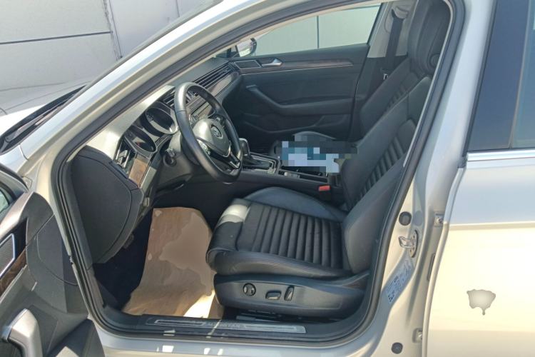 Used Volkswagen Magotan 2019 330TSI DSG Luxury Version China VI Standard Left Front Seat