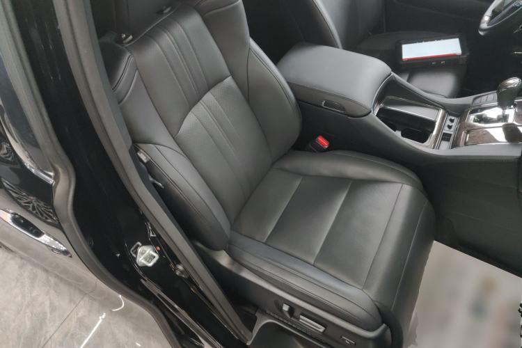Used Toyota Vellfire 2021 Crown Dual-Engine 2.5L HV Prestige Edition Right Front Seat