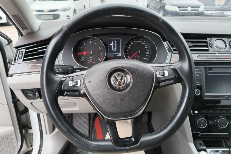 Used Volkswagen Magotan 2017 380TSI DSG Luxury Model Steering Wheel