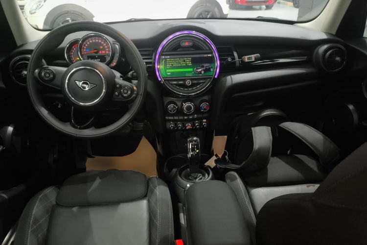Used MINI 2019 1.5T COOPER Classic Edition Five-Door Version Center Console