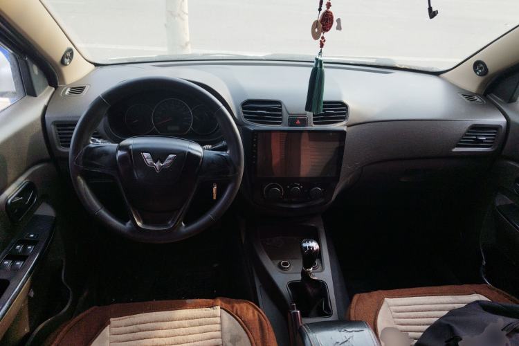 Used Wuling Hongguang 2014 1.5L Standard Version
