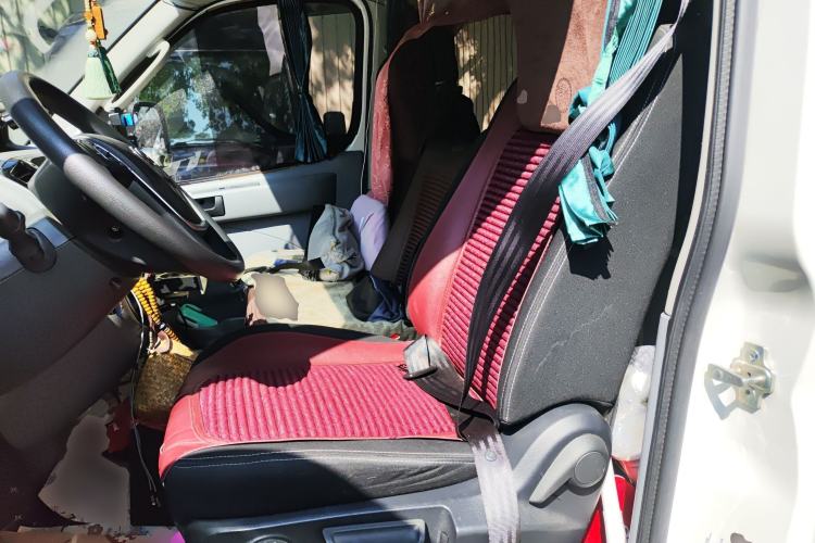 Used SAIC MAXUS Xintu V80 2021 2.0T Manual Classic Aoyuntong Short Wheelbase Mid-Roof 5/6-Seater