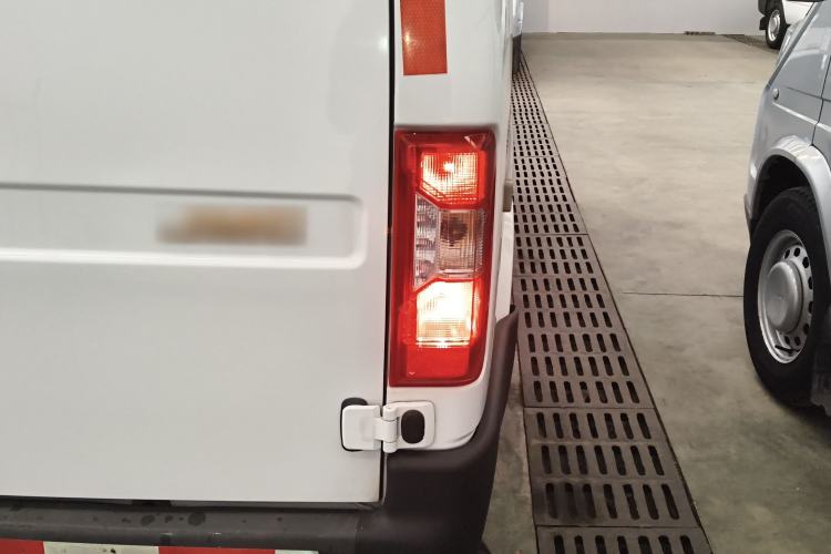 Used JMC Transit 2019 2.8T Commercial Version Short Wheelbase Mid-Roof 3-Seater China VI Standard JX493