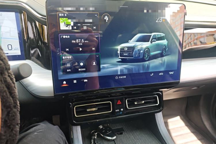 Used GAC Trumpchi GS8 2022 Dual-Engine Series 2.0TM Two-Wheel Drive Prestige Edition (7 Seats) Audio And AC Panel