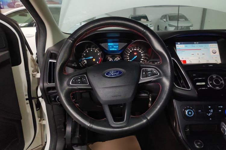 Used Ford Focus 2018 Hatchback Classic 1.6L Automatic Trendy SmartDrive Edition
