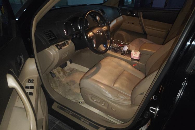 Used Toyota Highlander 2011 2.7L Two-Wheel Drive 7-Seater Luxury Edition
