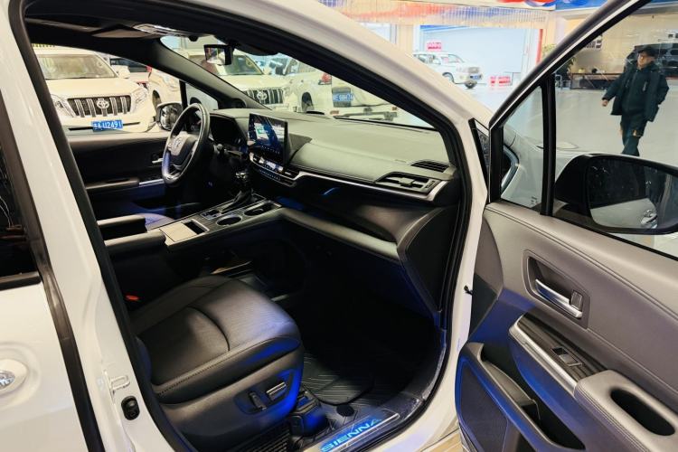 Used Toyota Sienna 2021 2.5L Hybrid Platinum Edition