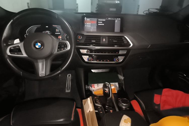 Used BMW X4 2021 xDrive 25i M Sport Night Edition package Center Console