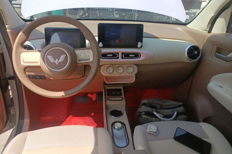 Used Wuling Hongguang MINIEV 2025 Four-Door Version Zhenxiang+ Edition Center Console