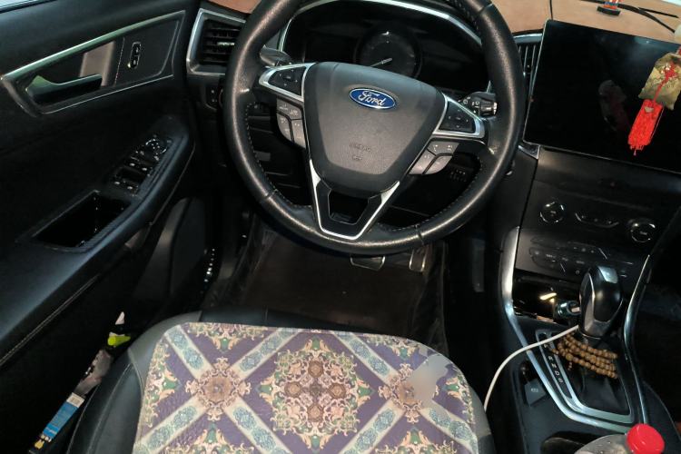 Used Ford Edge 2017 EcoBoost 245 Two-Wheel-Drive Sporty 7-Seater Steering Wheel