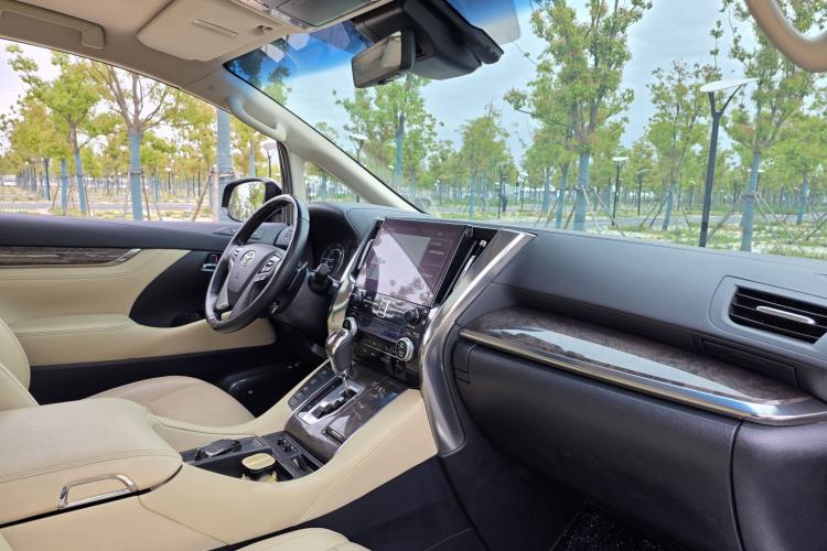 Used Toyota Alphard 2021 Dual-Engine 2.5L Prestige Edition Interior 5