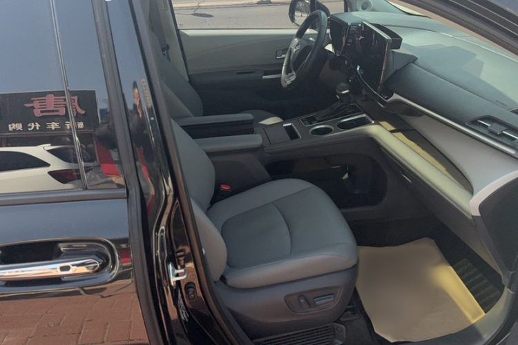 Used Toyota Granvia 2024 2.5L Hybrid Prestige PLUS Edition Right Front Seat