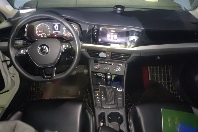 Used Volkswagen Bora  Center Console