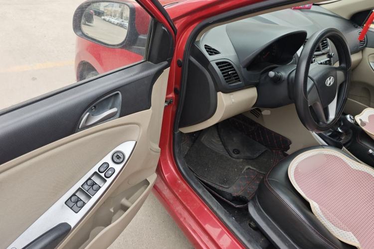 Used Hyundai Verna (older generation) 2014 1.4L Manual Smart GLS Trim
