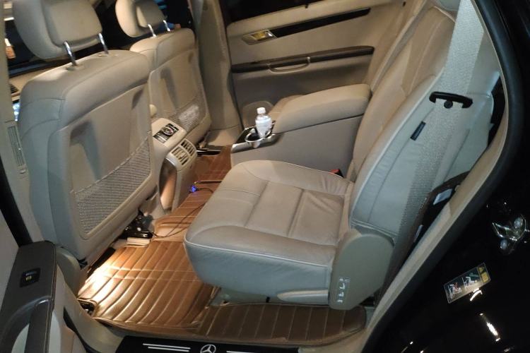 Used Mercedes-Benz R-Class 2014 R 400 4MATIC Luxury Model Left Rear Seat