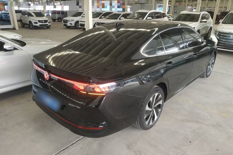 Used Volkswagen Magotan 2024 300TSI DSG Prestige Edition—A Real Eye-Catcher Rear Right 45 Deg