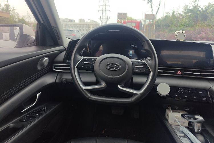 Used Hyundai Elantra 2022 1.5L CVT LUX Prestige Edition Steering Wheel