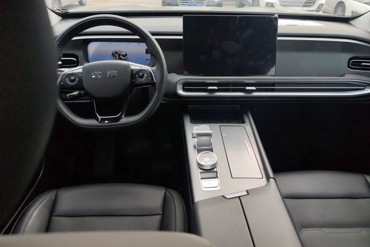 Used BAIC Off-Road BJ30 2024 1.5T Magic Electric Drive Advanced Version Center Console