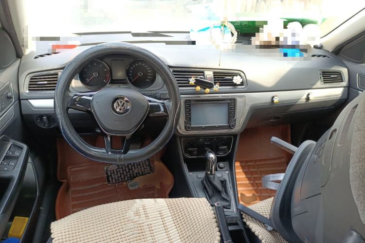 Used Volkswagen Gran Lavida 2015 1.6L Automatic Comfort Edition

