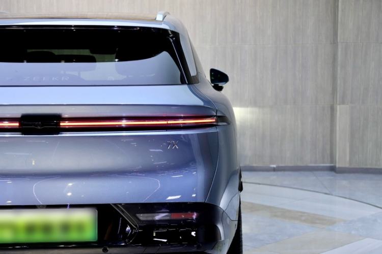 Used Zeekr 7X 2025 100 kWh Long-Range Rear-Wheel Drive with Intelligent Driving Features
