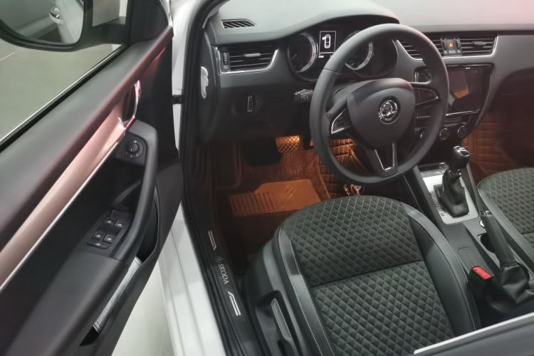 Used Skoda Octavia 2019 TSI230 DSG SmartDrive Luxury Edition China VI Driver Seat