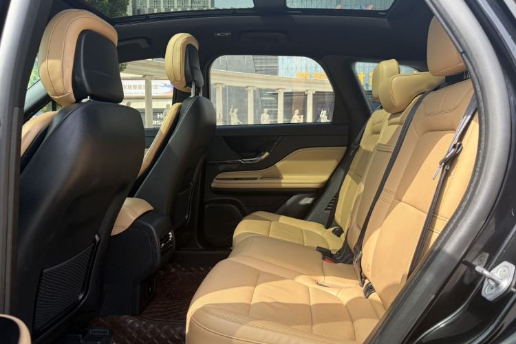 Used Lincoln Corsair 2022 2.0T Two-Wheel Drive Luxury Edition Interior 2