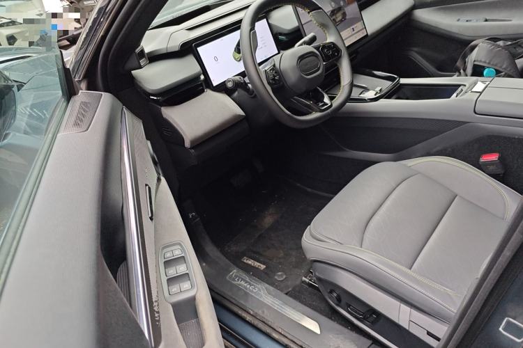 Used Lynk & Co 08 EM-P 2025 220 km All-Wheel-Drive Performance Halo