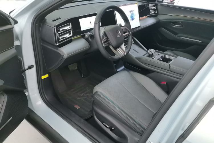 Used BYD Qin L 2024 DM-i 120KM Excellence Model Driver Seat