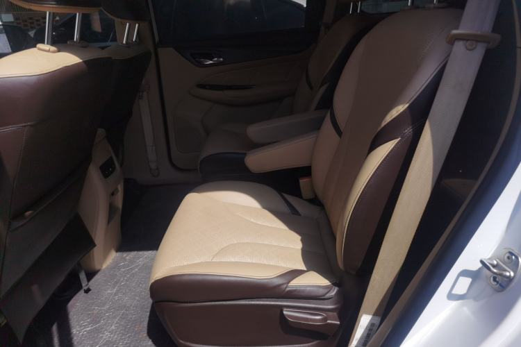 Used Baojun 730 2017 1.5T Manual Prestige Version 7 Seats