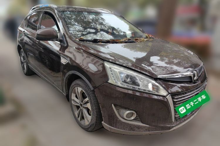Used Luxgen U6 SUV 2015 1.8T Fashion Edition Front Right 45 Deg