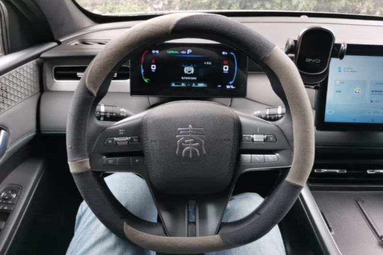 Used BYD Qin PLUS 2025 DM-i Smart Drive 55KM Leading Model Steering Wheel