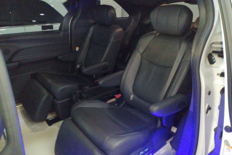 Used Toyota SIENNA 2021 2.5L Hybrid Premium Edition