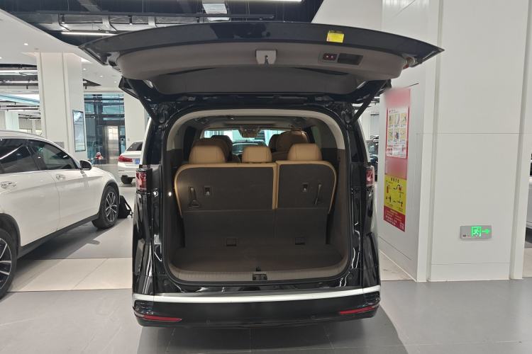 Used Denza D9 2022 DM-i 970 Four-Wheel Drive Prestige Model Trunk