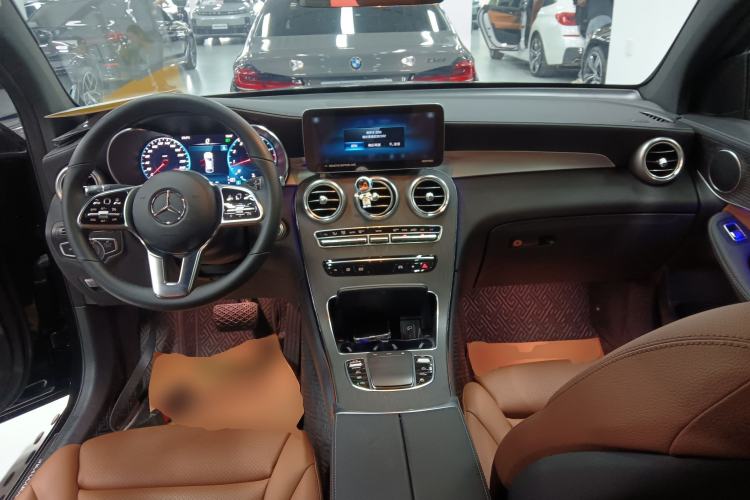 Used Mercedes-Benz GLC Coupe 2023 GLC 300 4MATIC Coupe SUV Center Console