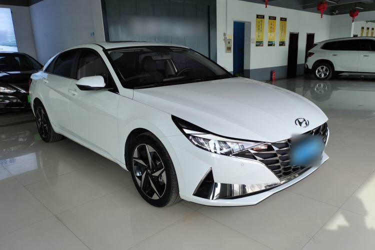 Used Hyundai Elantra 2022 1.5L CVT LUX Prestige Edition Front Right 45 Deg