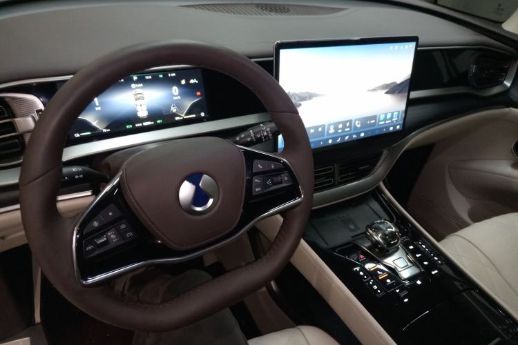 Used Denza D9 2024 DM-i 980 Four-Wheel Drive Prestige Model
