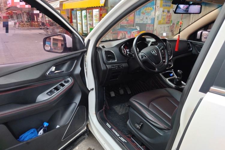 Used Baojun 560 2015 1.8L manual luxury version
