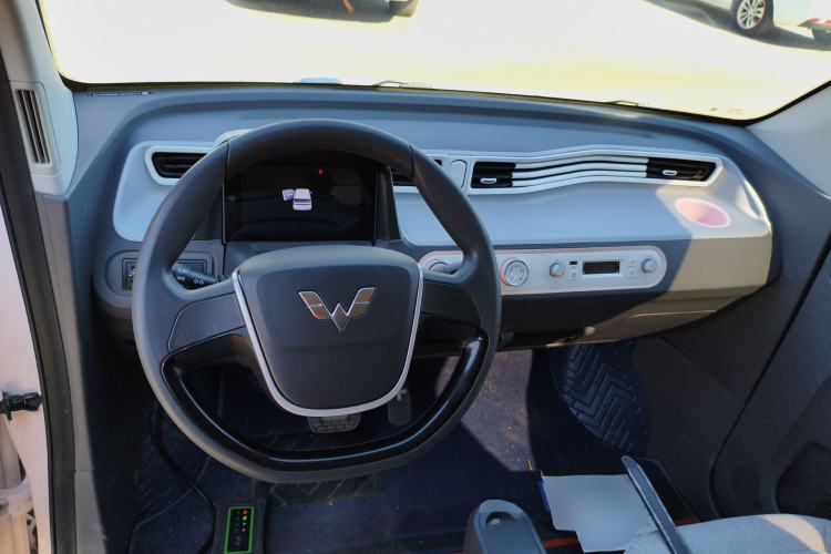 Used Wuling Hongguang MINIEV 2022 Macaron Premium Model – Lithium Iron Phosphate Center Console