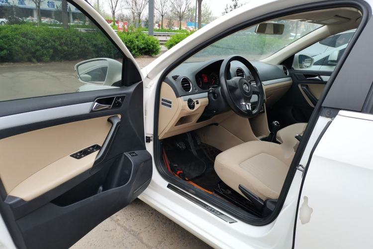 Used Volkswagen Jetta 2015 1.6L Manual Comfort Model Driver Seat