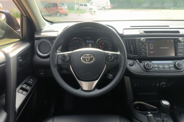 Used Toyota RAV4 2019 2.0L CVT Two-Wheel Drive Fashion X Limited Edition China VI Standard Steering Wheel