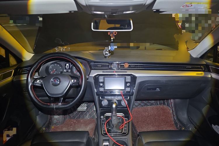 Used Volkswagen Magotan 2018 330TSI DSG Advanced Model Center Console