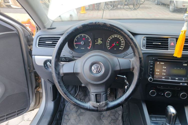 Used Volkswagen Sagitar 2012 1.6L Automatic Comfort Edition Steering Wheel