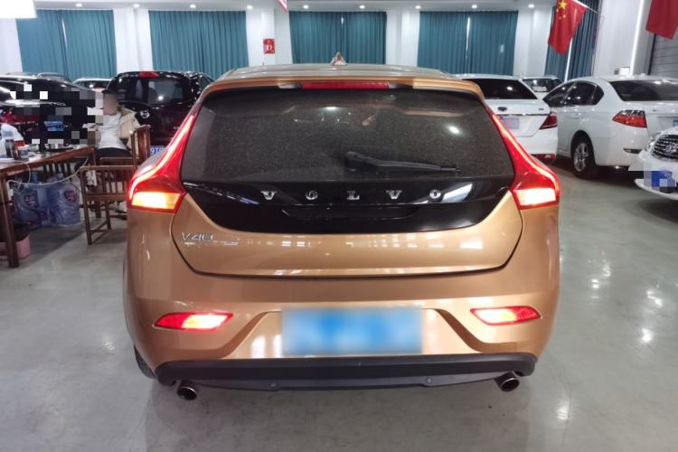 Used Volvo V40 2013 2.0T Zhiyi Edition
