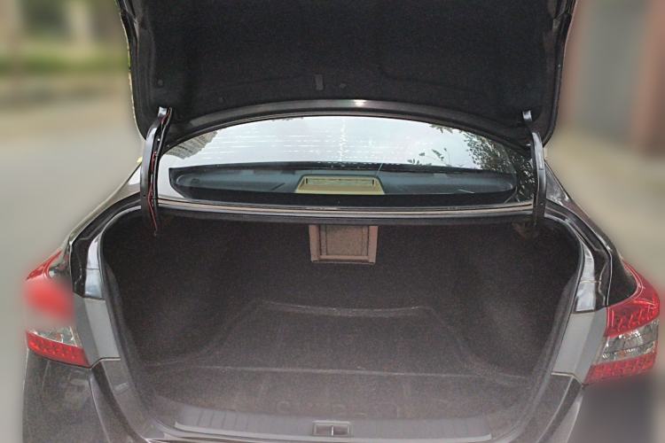 Used Nissan Sylphy 2014 1.6XV CVT Deluxe Edition Trunk