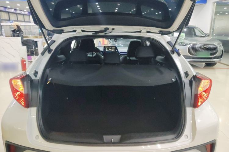 Used Toyota C-HR 2018 2.0L Leading with Sunroof China VI Standard Trunk