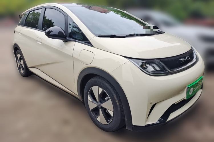 Used BYD Dolphin 2023 420 km Fashion Edition Front Right 45 Deg